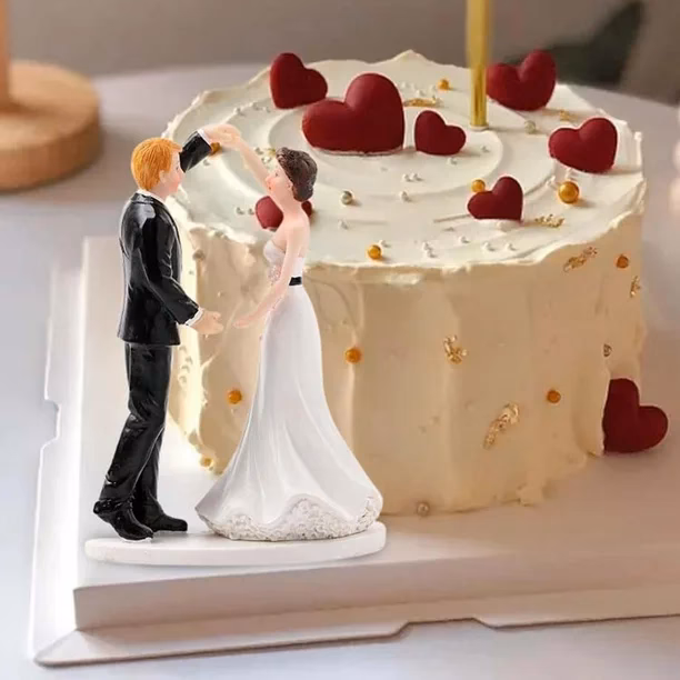 ¿Cuánto cuesta una figura para pastel de boda?