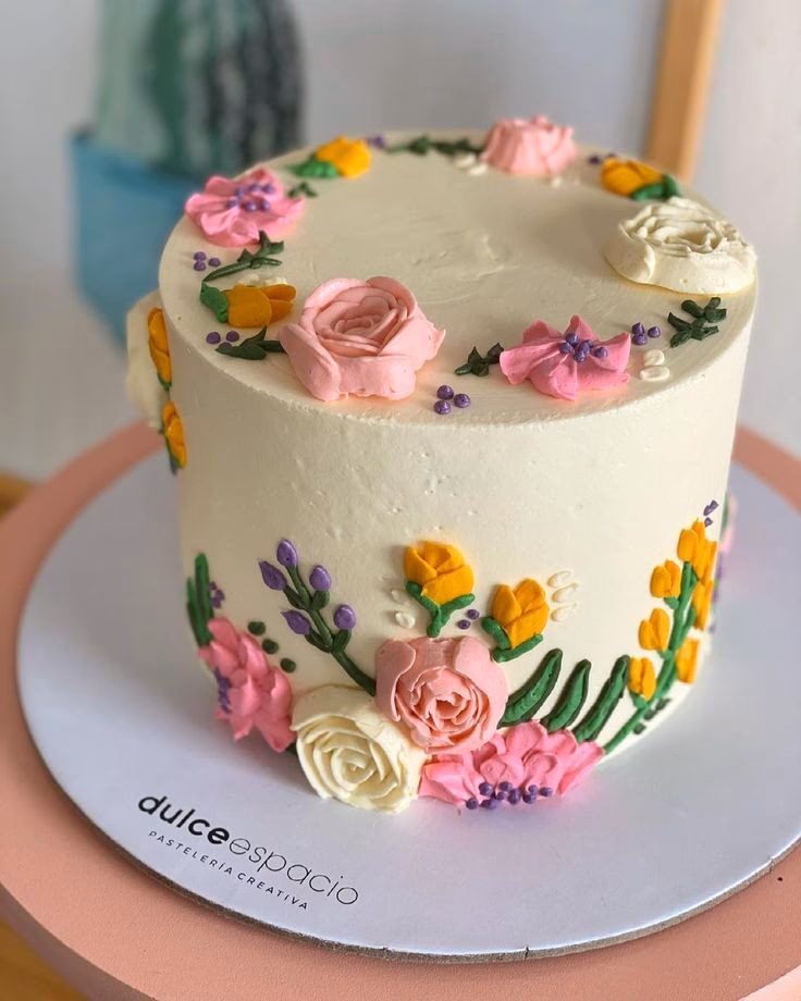 ¿Cuáles son las mejores flores para la decoración de tortas nupciales?