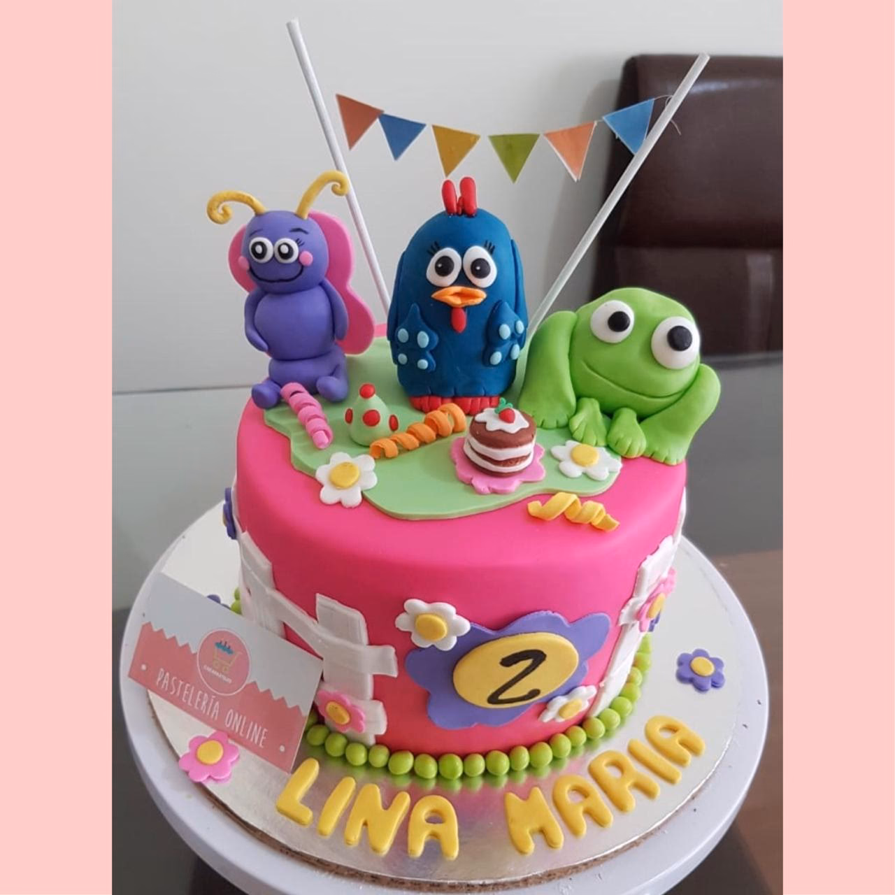 ¿Cómo hacer una gallina pintada en un gallinero?