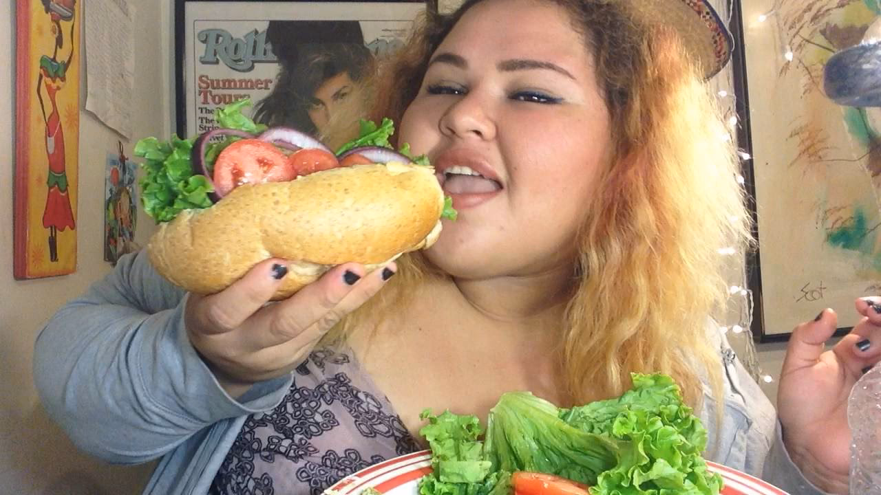 How do you eat a torta?