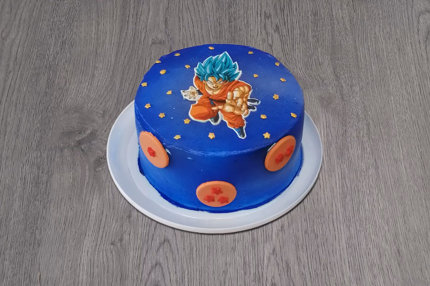 ¿Por qué Goku cambia de color?