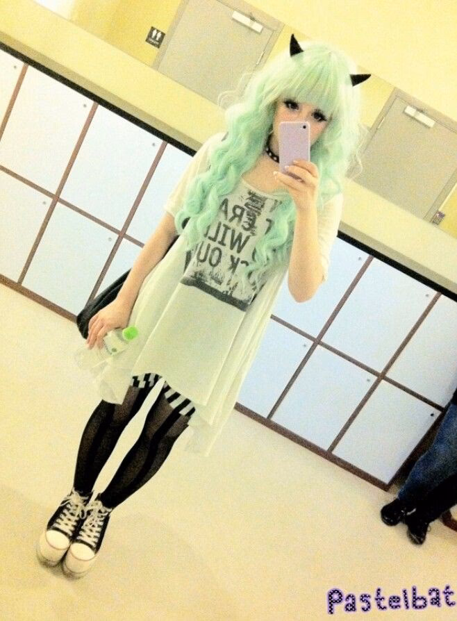 What makes pastel goth different from other subcultures?