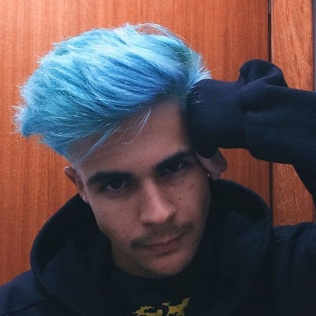 ¿A quién le va bien el cabello azul?
