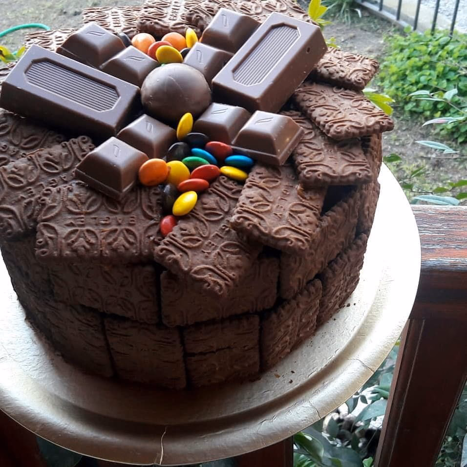 ¿Qué se debe hacer primero para preparar tortas de chocolate?