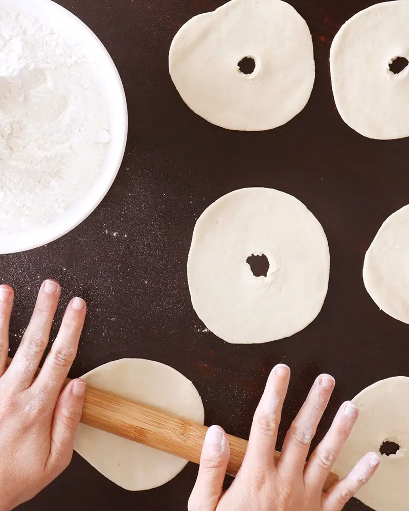 ¿Cuál es la diferencia entre la masa de la torta frita y el pan?