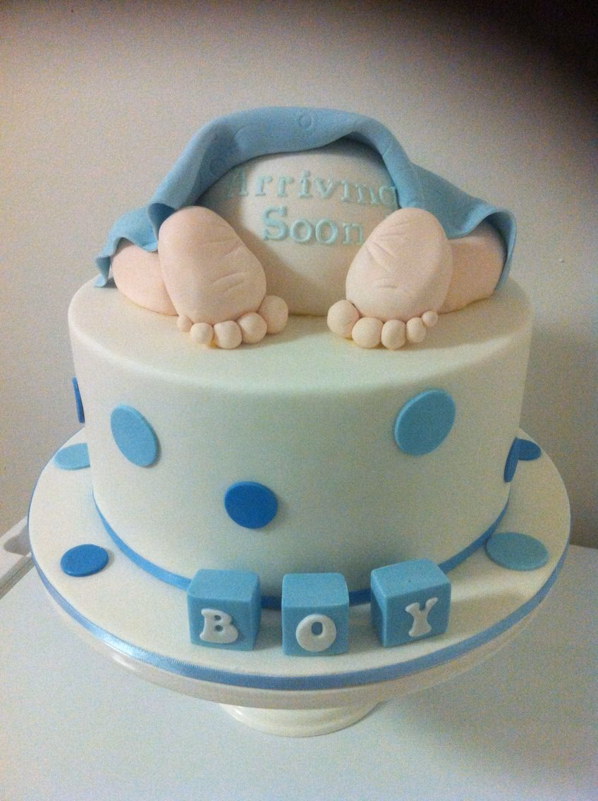 ¿Por qué mi bebé tiene los pies torcidos?