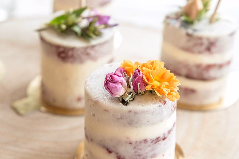 ¿Cuántas fotos hay de mini tortas de boda?