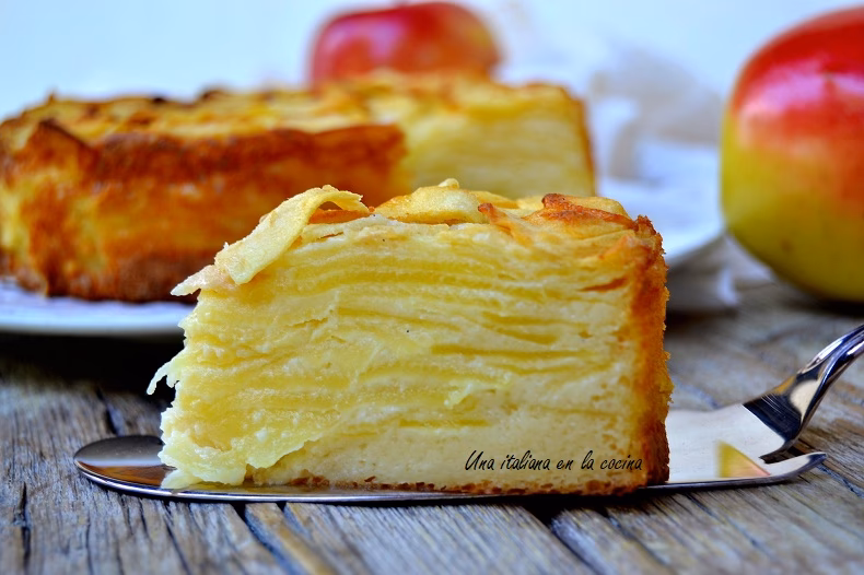 ¿Cómo se hace una torta invertida de manzana?