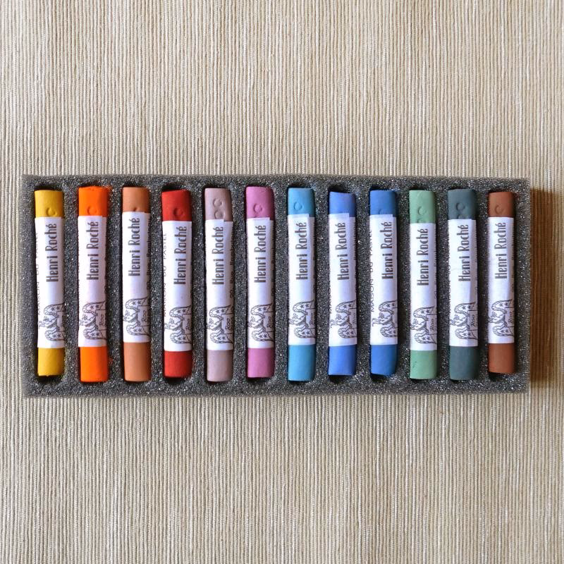 Who owns La Maison du pastel?