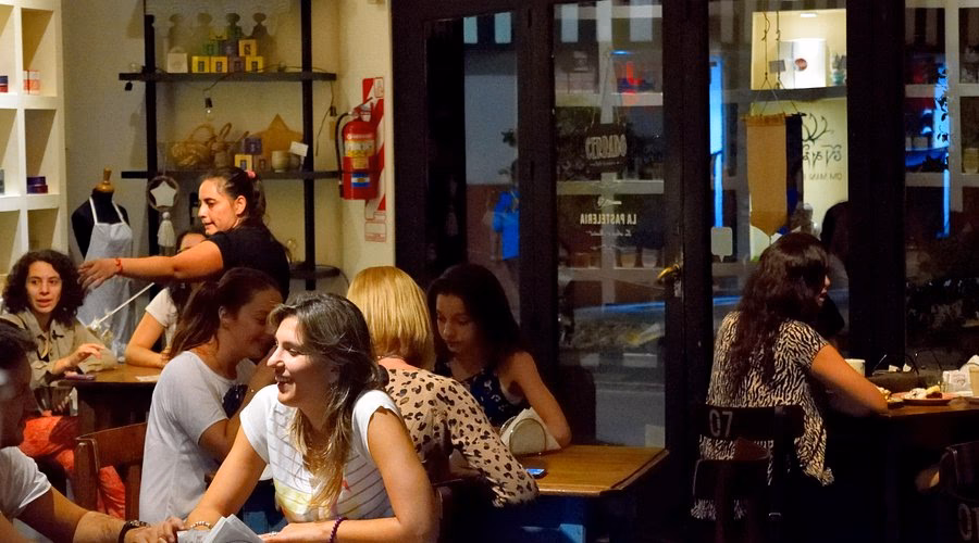 ¿Cuál es la dirección de panaderías y pastelerías en Paraná?