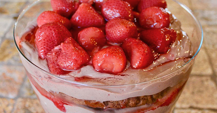 ¿Cómo equilibrar los sabores del pastel de chocolate con fresas?