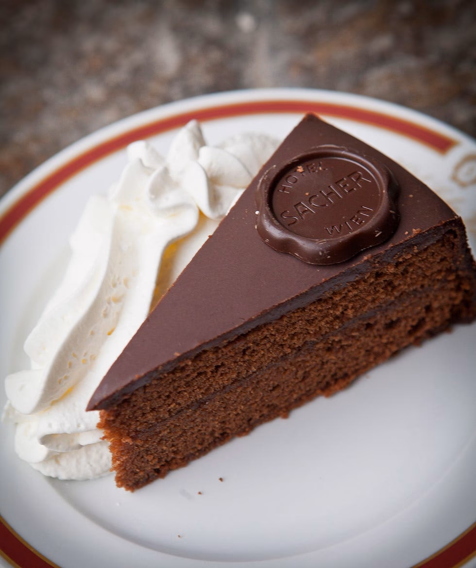 ¿Dónde se puede probar un trozo de tarta Sacher en Viena?
