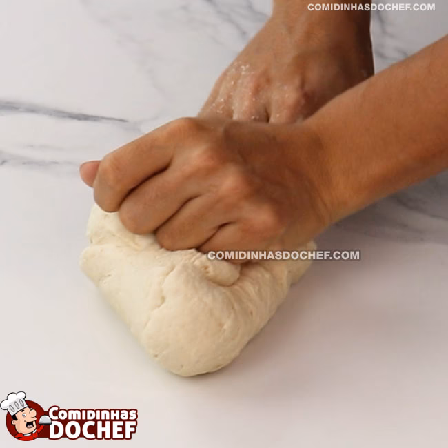 Quantas calorias tem uma massa de pastel?