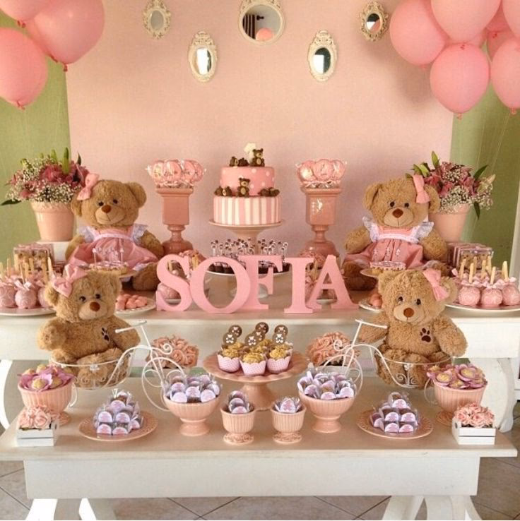 ¿Cuáles son los elementos básicos de una mesa de dulces de baby shower?