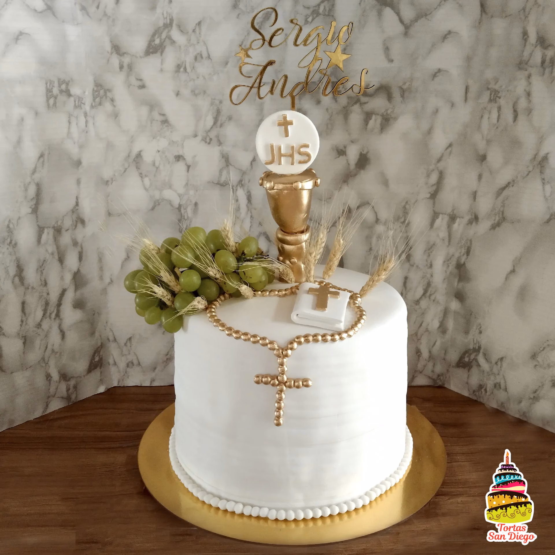 ¿Cómo decorar una tarta de primera comunión de niño?