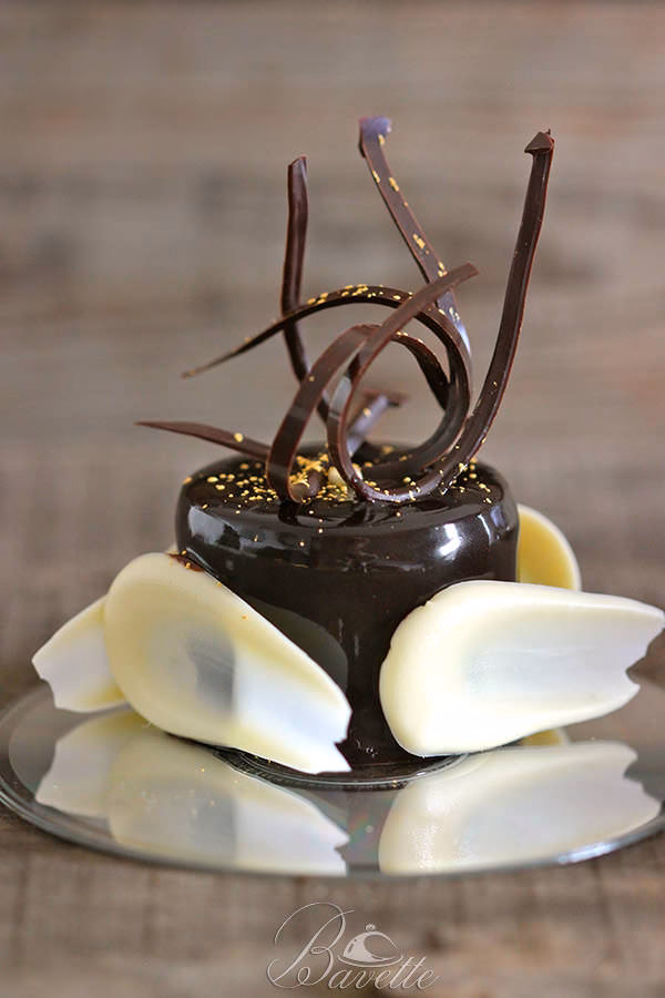 ¿Qué ingredientes se pueden reemplazar para hacer mousse de chocolate vegano?