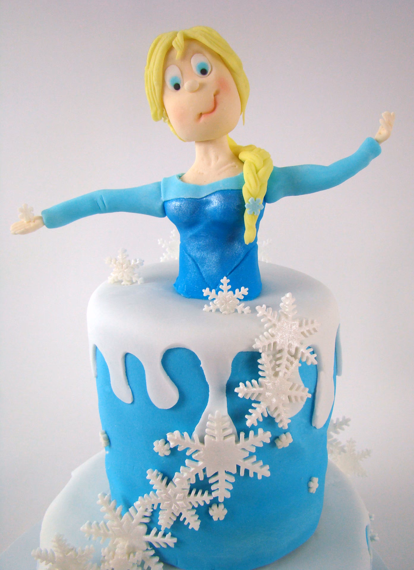 ¿Cómo puedo cambiar la apariencia de Elsa Frozen?