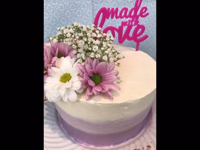 ¿Cuáles son los mejores arreglos de flores sobre tortas?