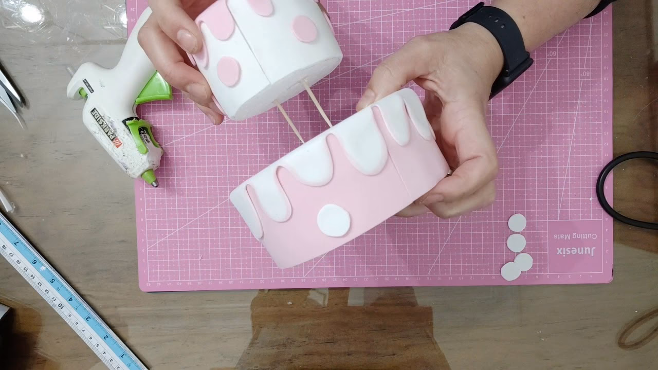 ¿Cómo se preparan los moldes de la goma EVA símil toalla?