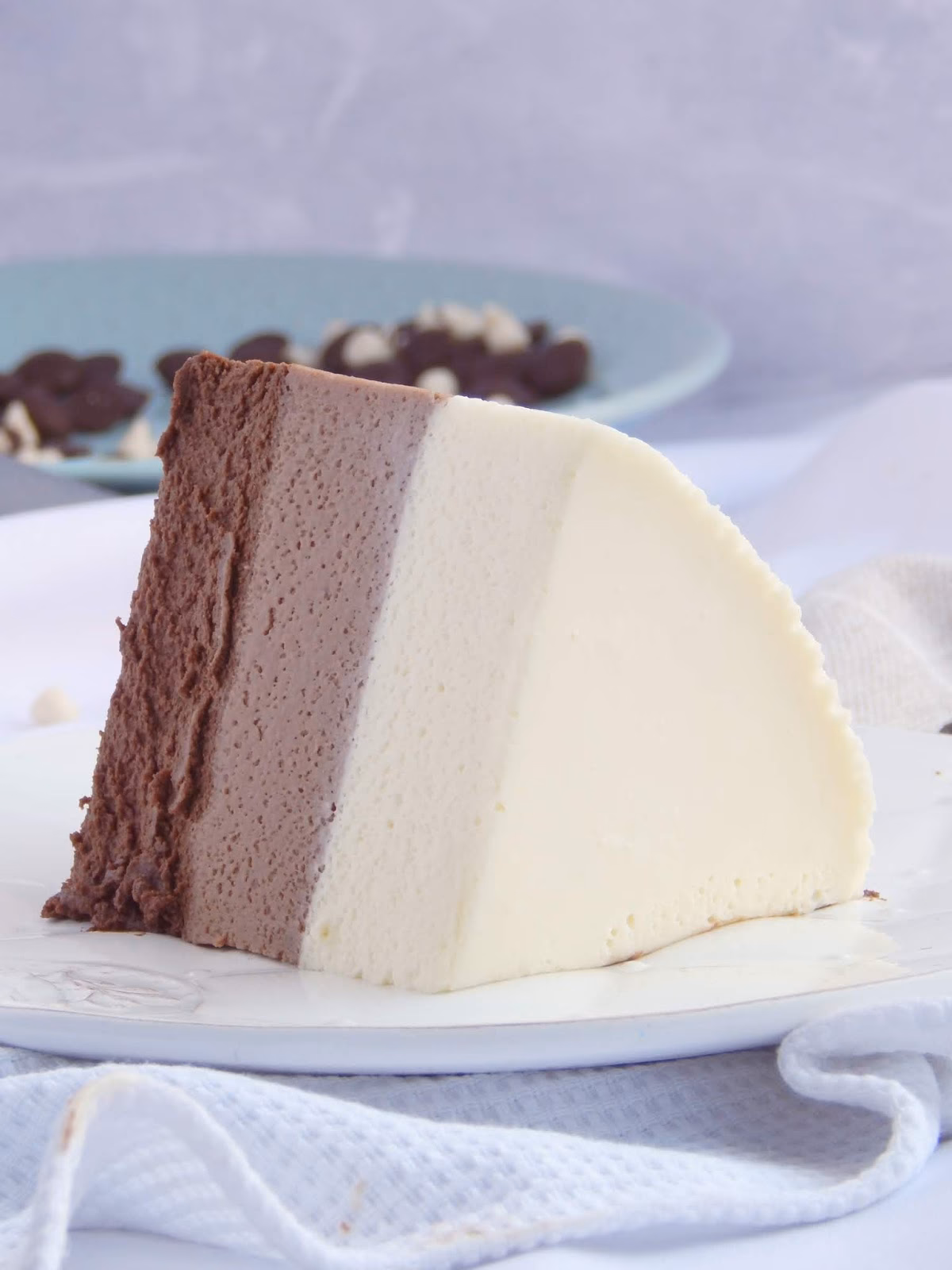 ¿Qué se puede utilizar para decorar la mousse de chocolate blanco?
