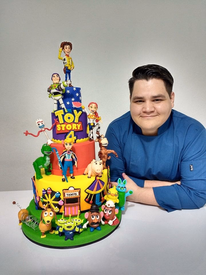 ¿Quién es el protagonista del cuento de la tienda de muñecos?