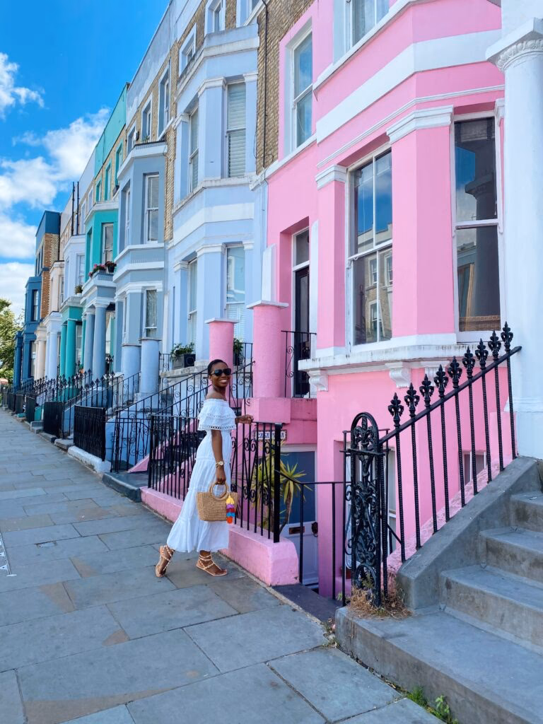 Which streets in Notting Hill have pastel houses?