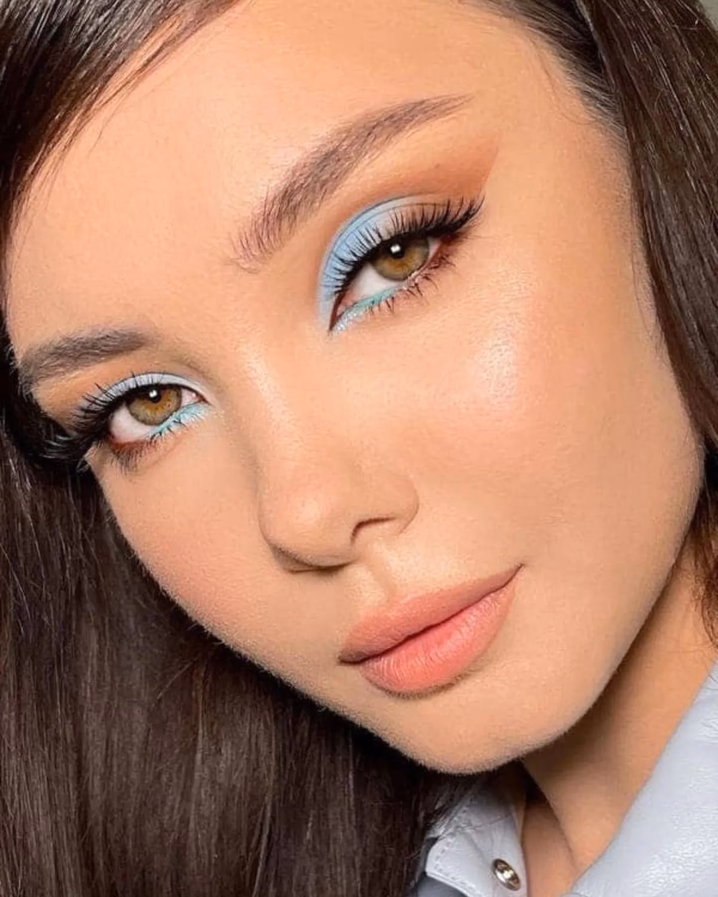 ¿Cómo se puede experimentar la magia de la sombra de ojos azul pastel?