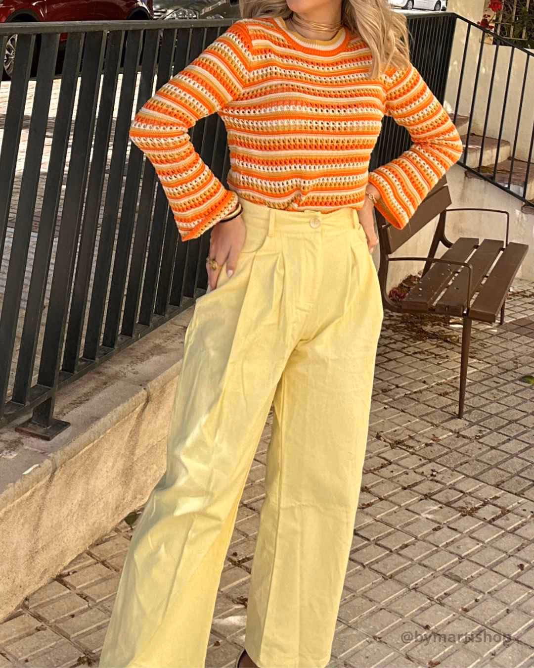 ¿Cómo se puede usar un pantalón amarillo?