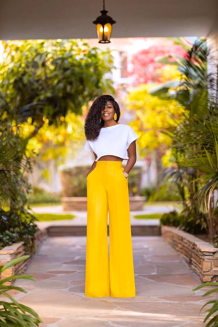 ¿Cómo se puede usar un pantalón amarillo?