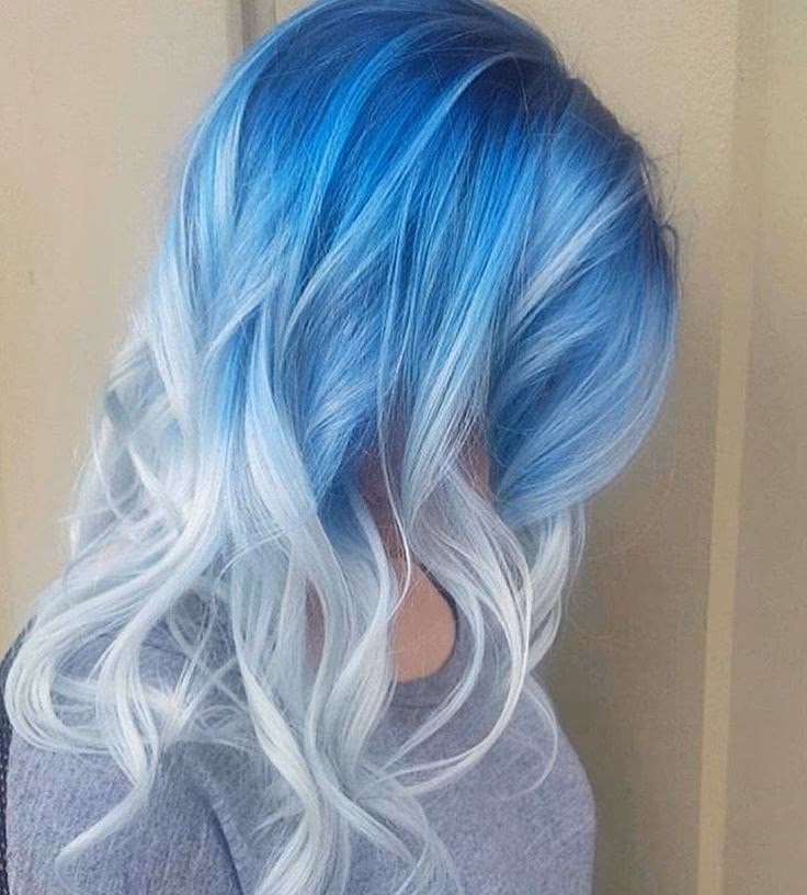 How to wear two-tone hair with pastel blue?