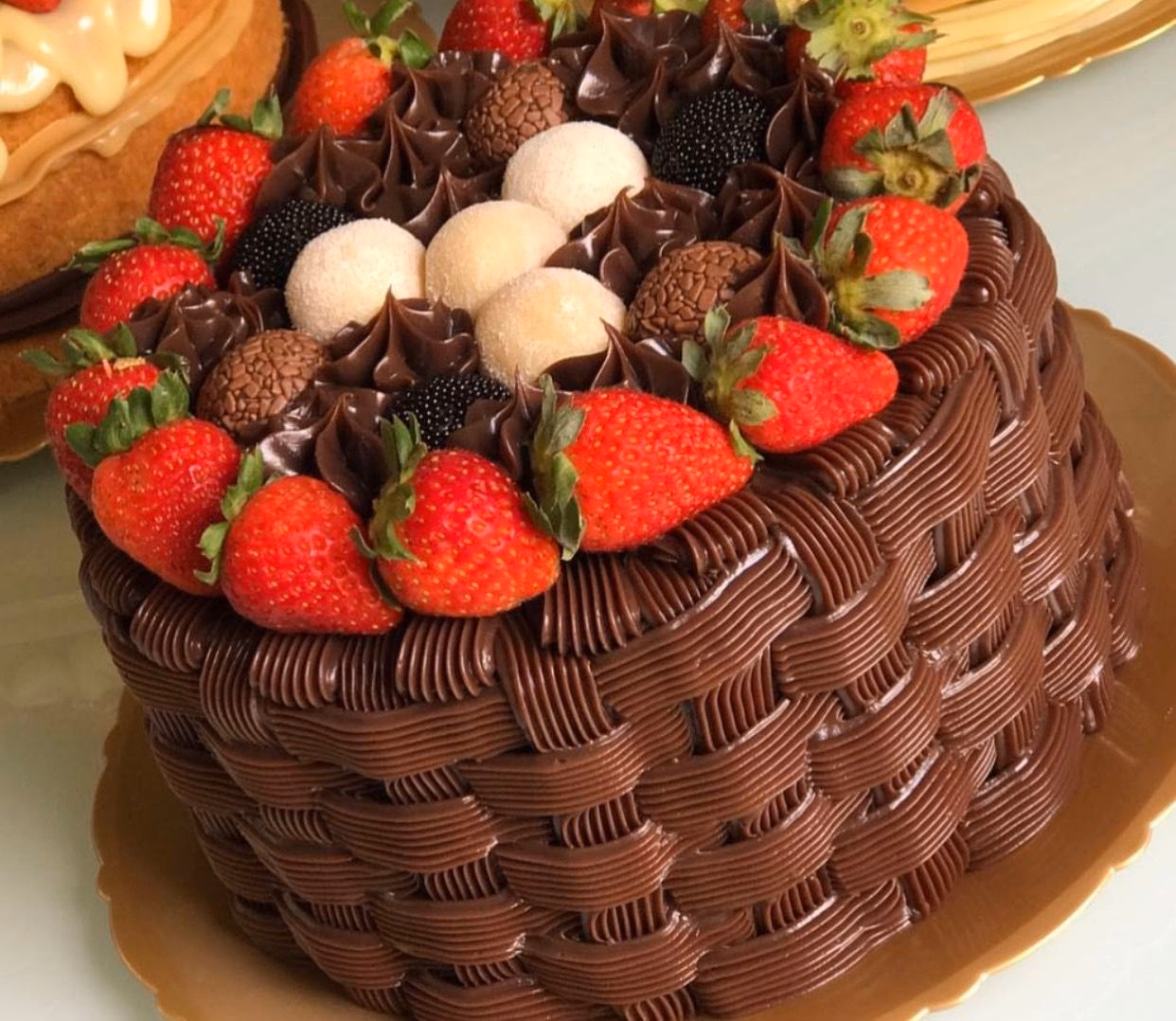 ¿Qué es el pastel canasta de fresas?