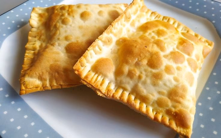 Como fazer um pastel de molho?