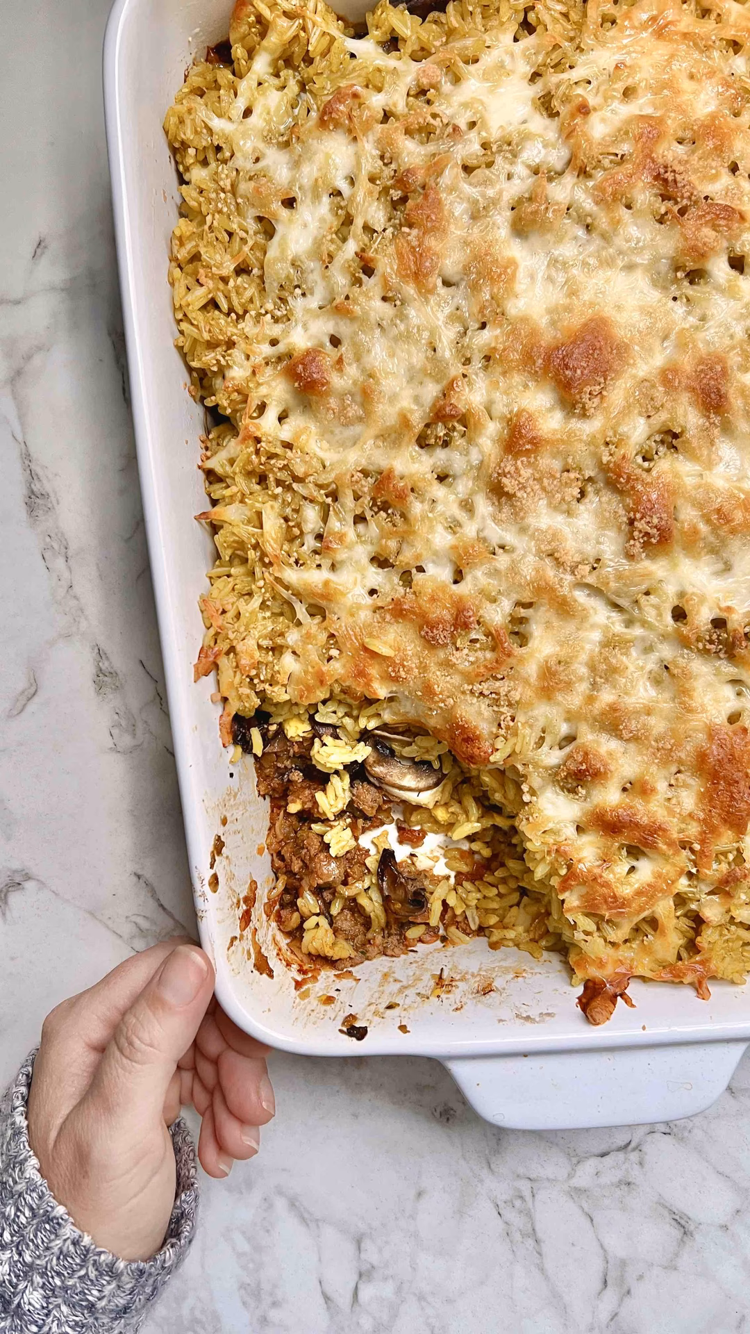 ¿Cómo preparar un pastel de arroz y carne picada?