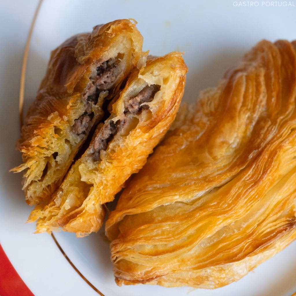 Qual a origem do pastel de Chaves?