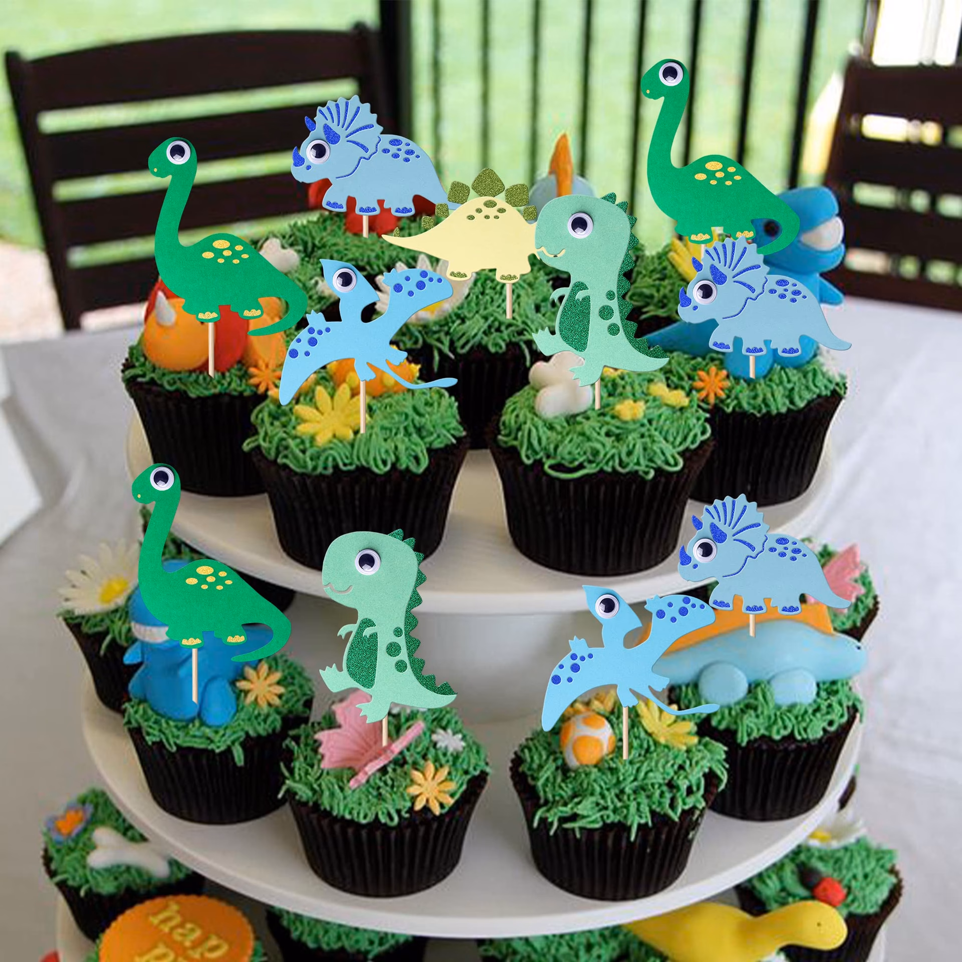 ¿Cómo hacer una torta de cumpleaños temática de dinosaurios?