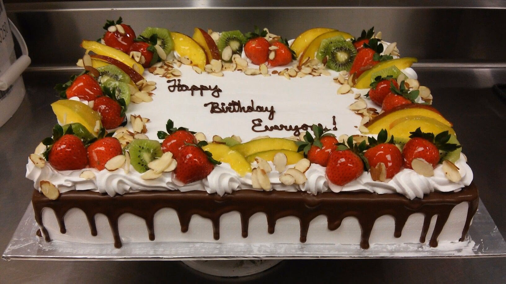 ¿Cuánto cuesta un pastel de frutas?