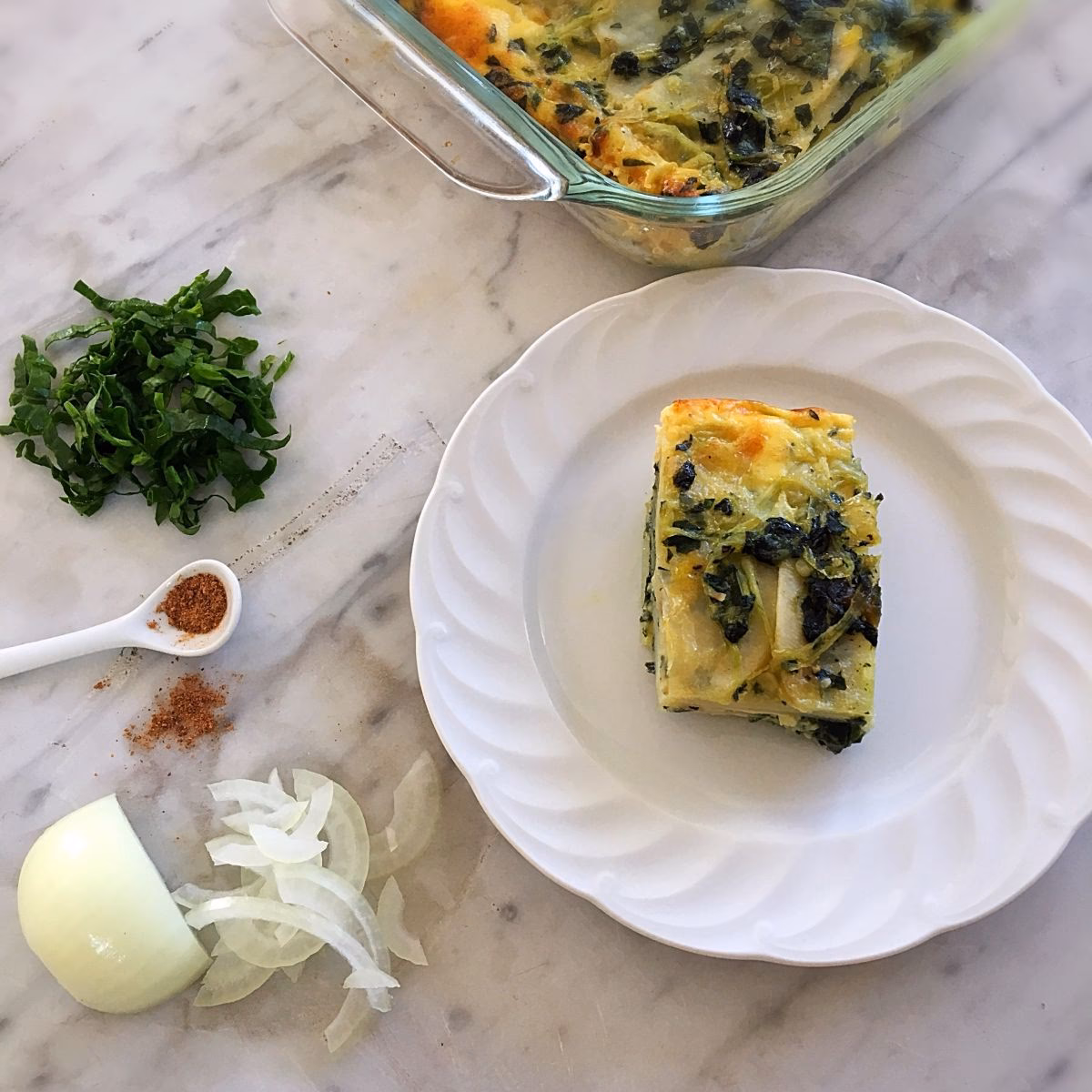 ¿Cómo preparar espinacas con queso y pan molido?