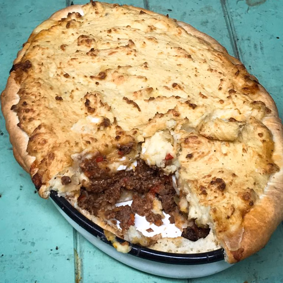 ¿Qué es el pastel de papas con masa?