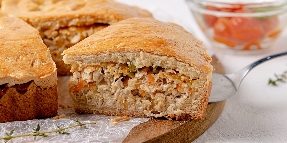 ¿Cuánto tiempo se hornea el pastel de pollo?