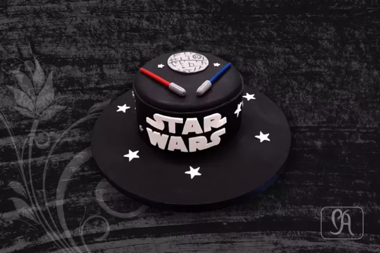 ¿Cuánto cuesta el pastel de Star Wars fondant?