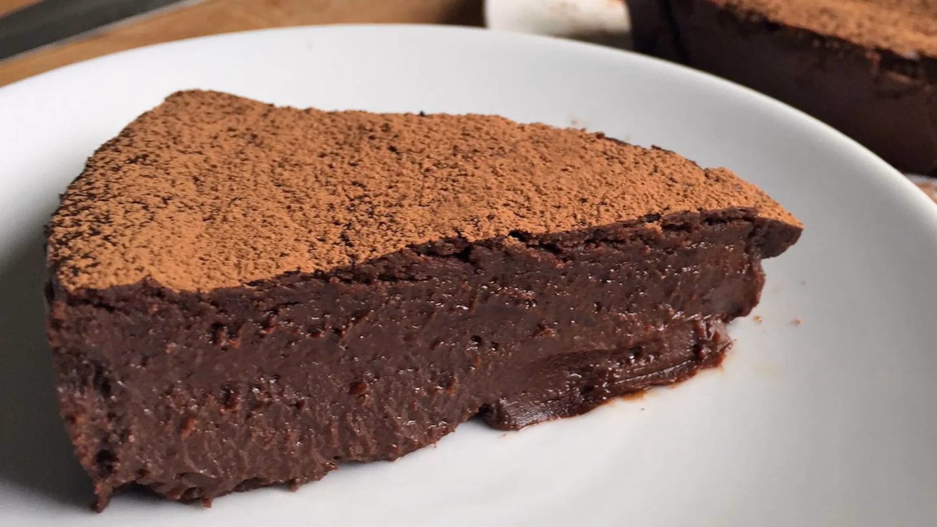 ¿Cómo prepara Anna Olson la receta de tarta de trufa de chocolate?