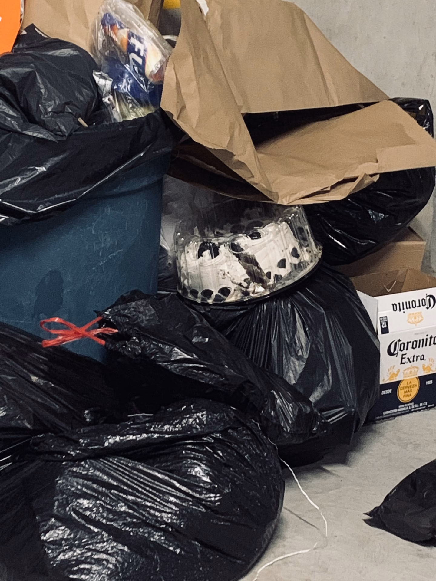 ¿Cómo retirar el pastel de la base?