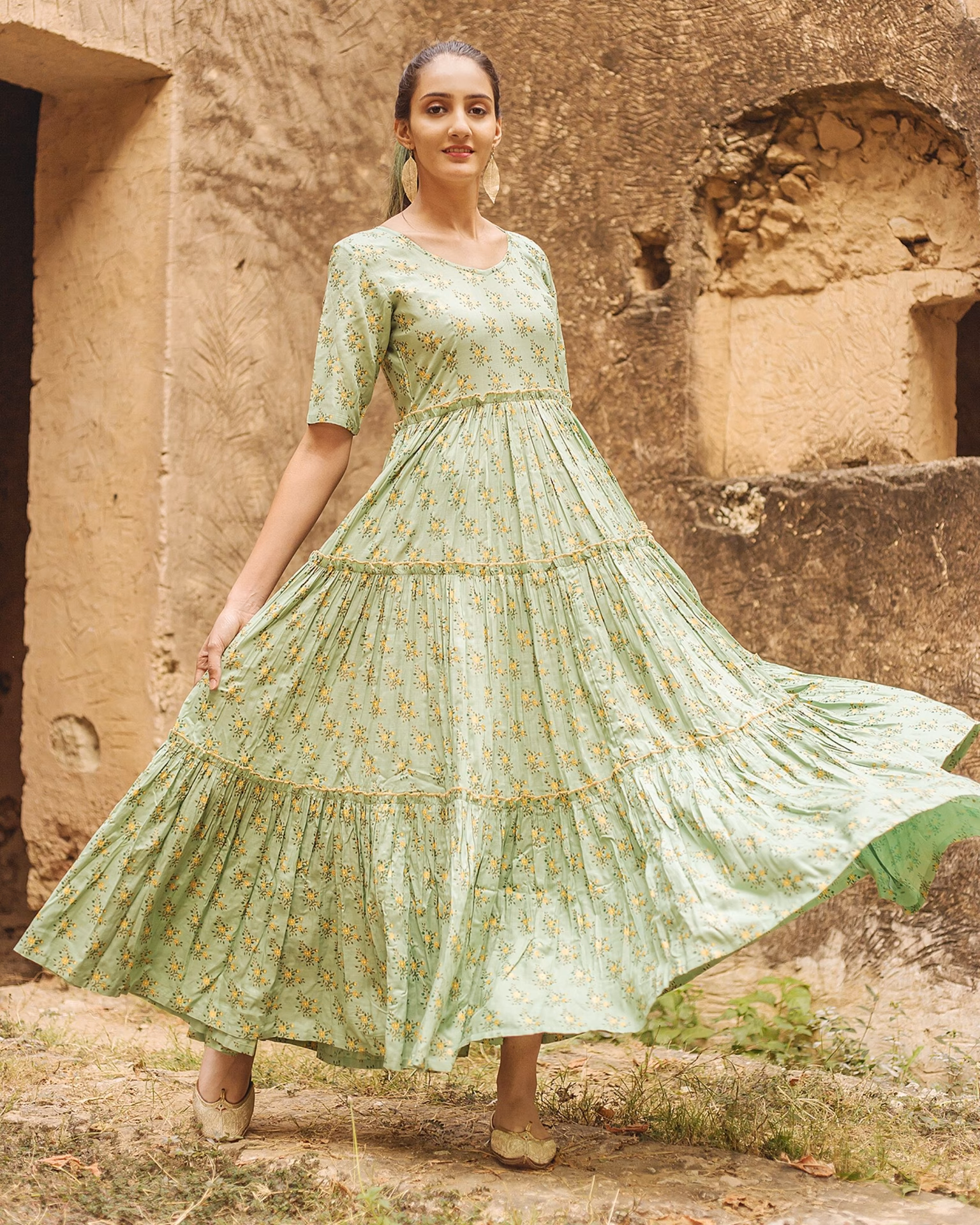 How to wear a pastel dress?