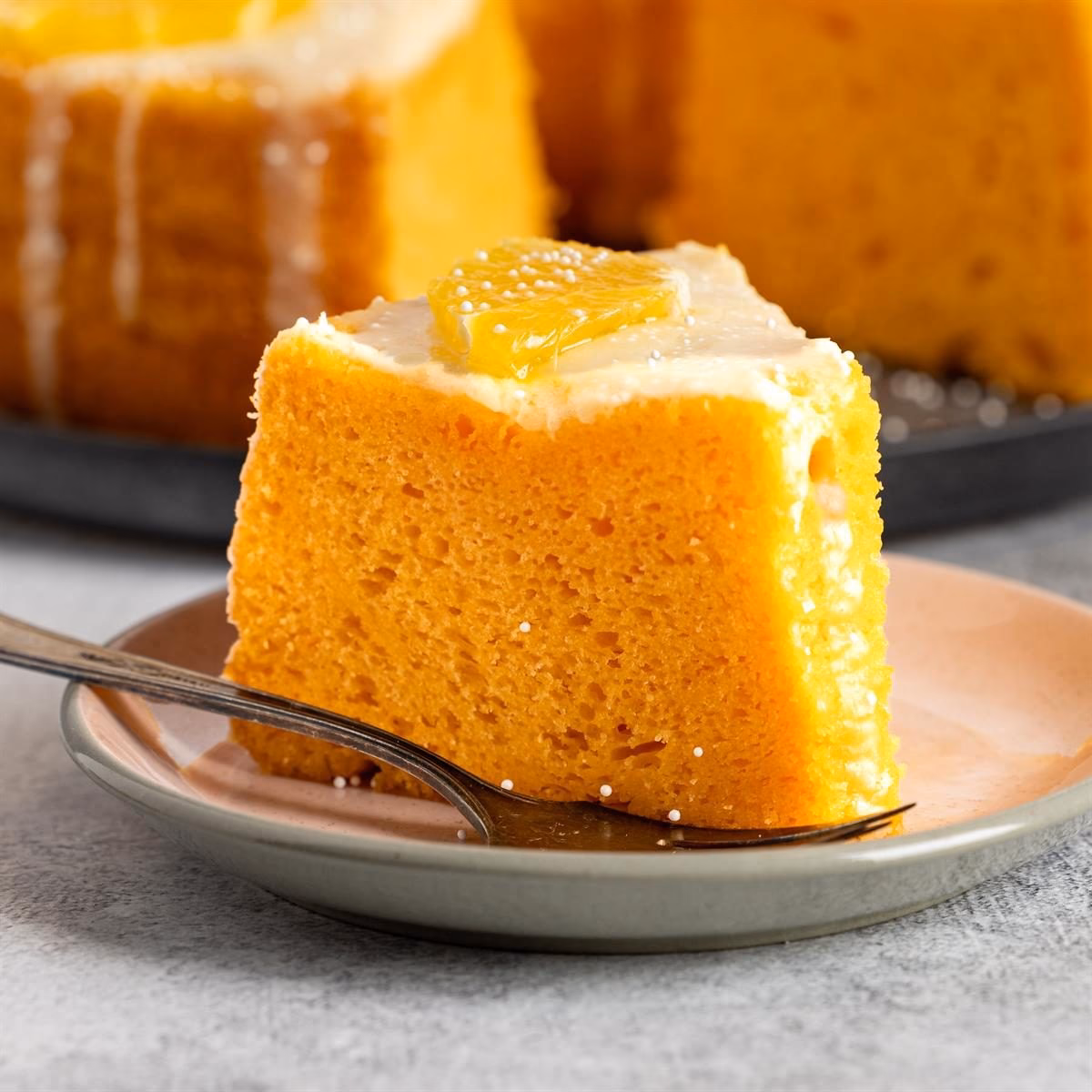How do you decorate a Harvey Wallbanger cake?