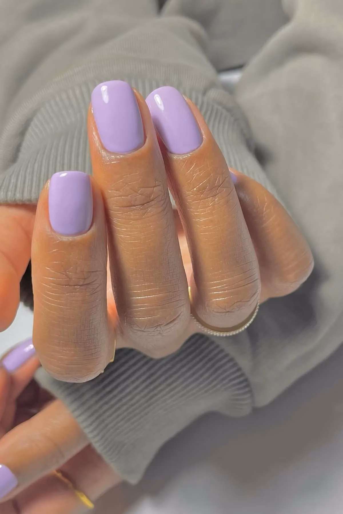 How to spray varnish oil pastels?