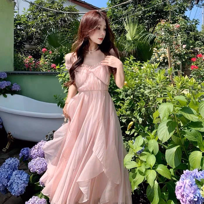 How to wear a pink dress?