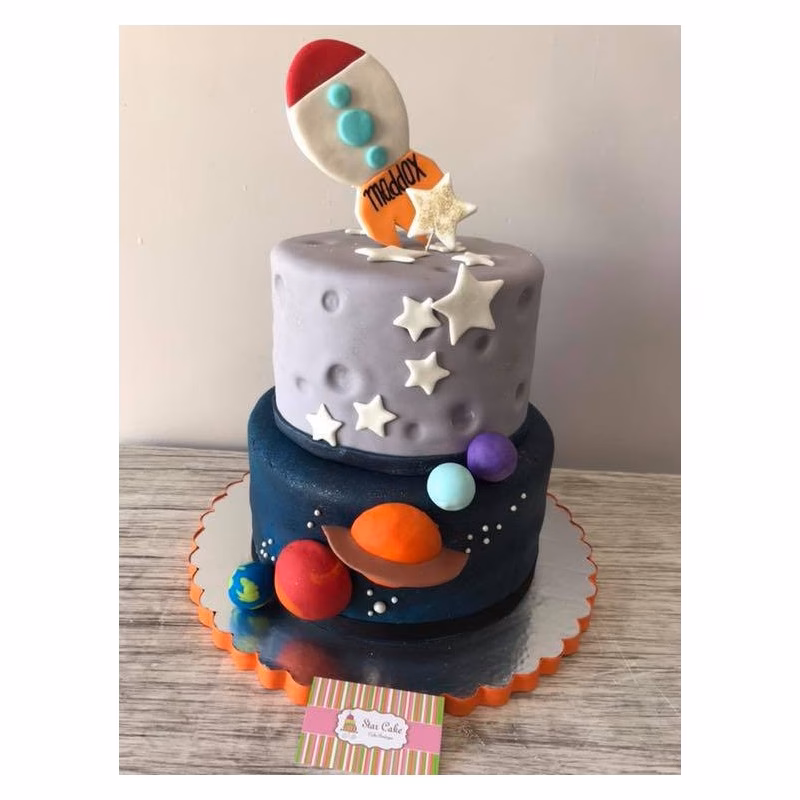 ¿Qué hay dentro de un pastel de Luna?