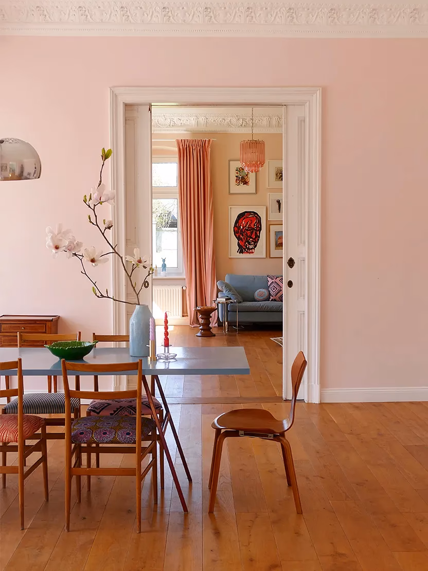 Do pastel colors make a room look bigger?