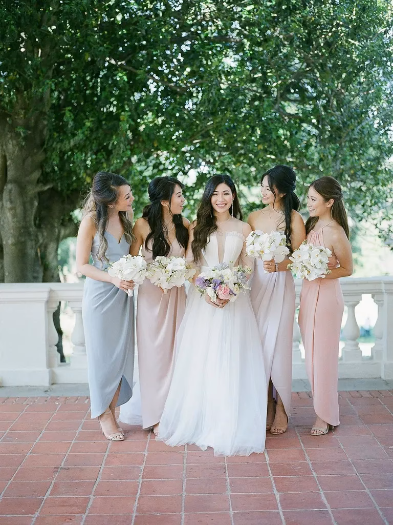 How do I choose a pastel wedding color scheme?