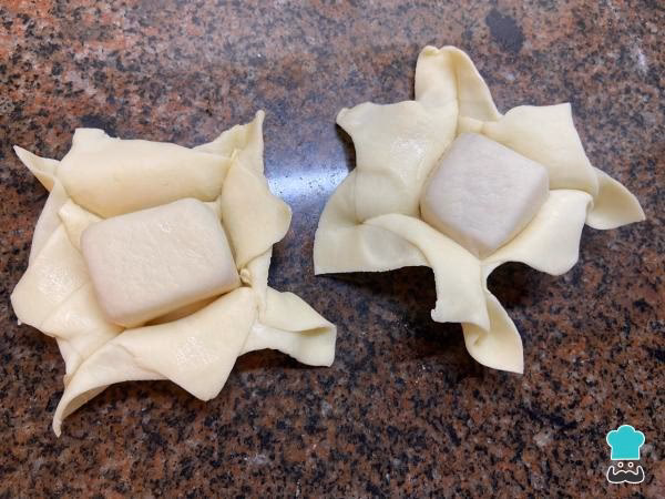 ¿Qué es un pastel con tapas de empanadas?